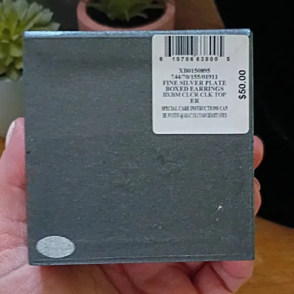 NWT Silver And Bling Earrings - Picture 11 of 12